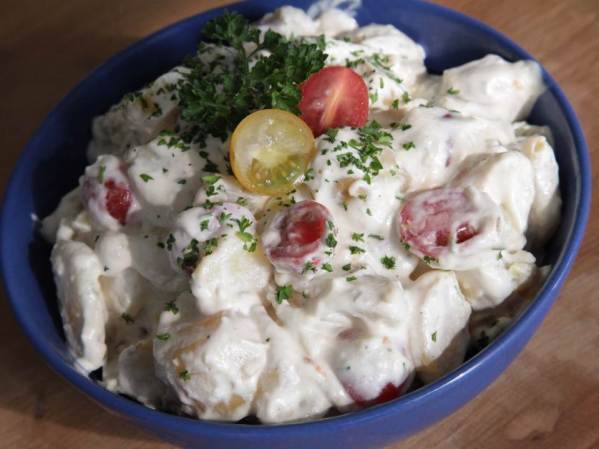 Paradicsomos-krumplisaláta_