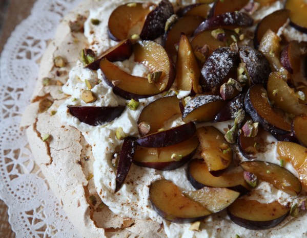 pisztacias pavlova szilvaval 2