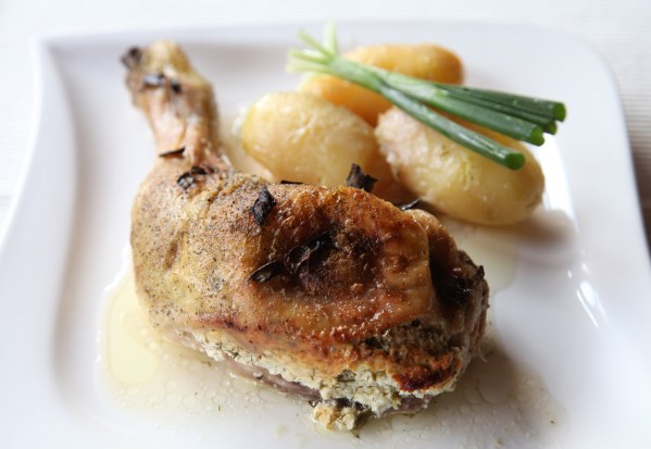 kapros juhtúróval töltött csirkecomb 1